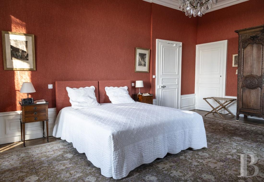 A Burgundian chateau overlooking the Vézelay valley in the heart of the village of Tharoiseau, in Yonne  - photo  n°16