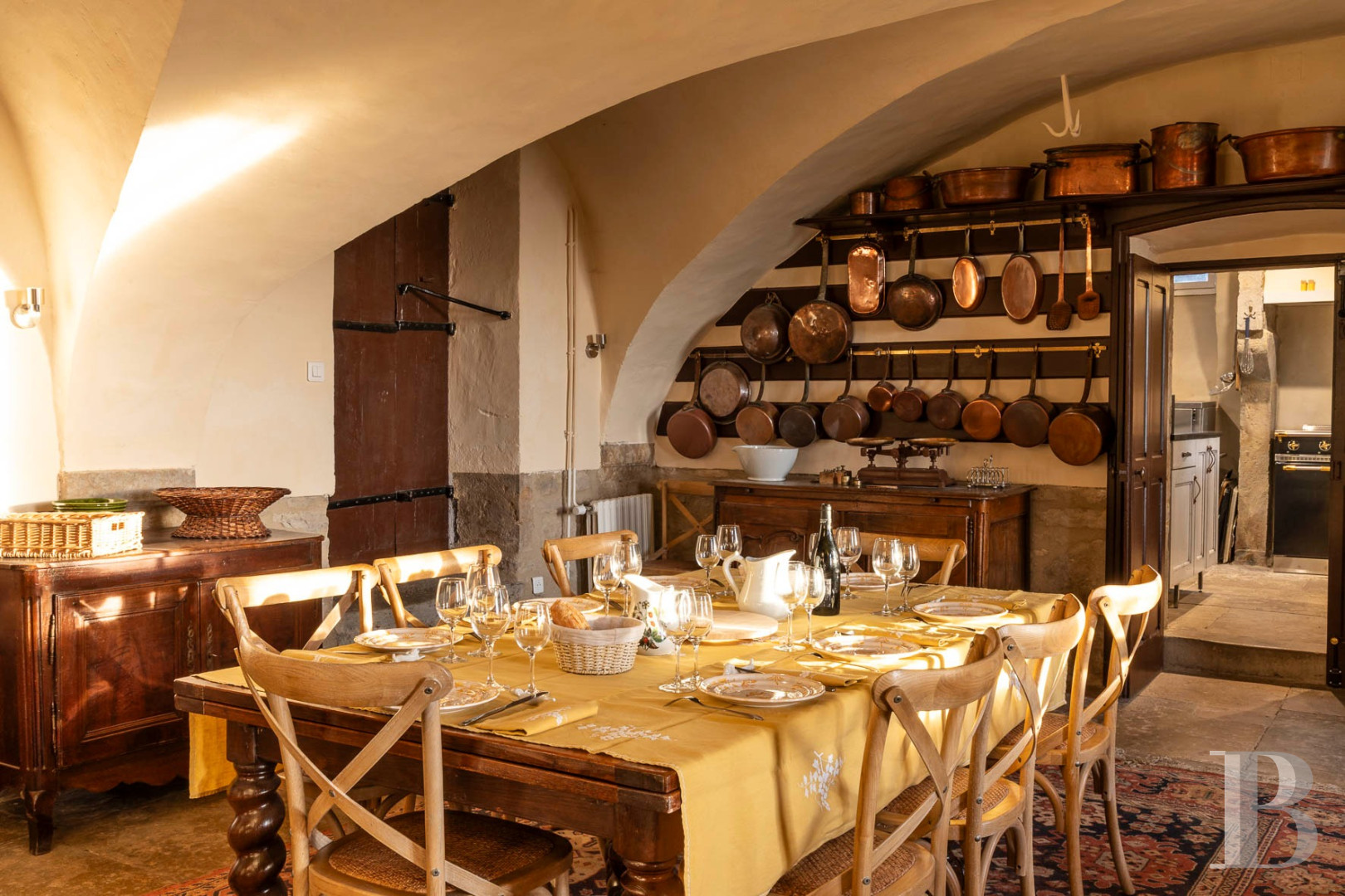 A Burgundian chateau overlooking the Vézelay valley in the heart of the village of Tharoiseau, in Yonne  - photo  n°29