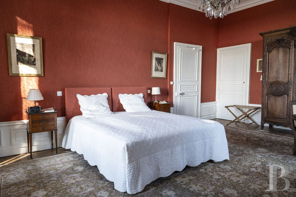 A Burgundian chateau overlooking the Vézelay valley in the heart of the village of Tharoiseau, in Yonne  - photo  n°16