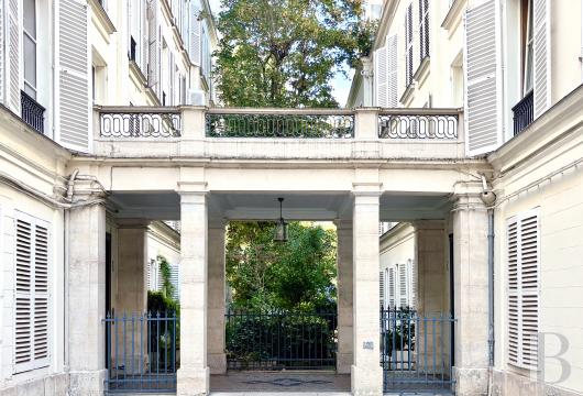 paris - Rue de Bourgogne dans le 7e arrondissement, au 3e et dernier étage,  un pied-à-terre aux prestations raffinées, lumineux et calme