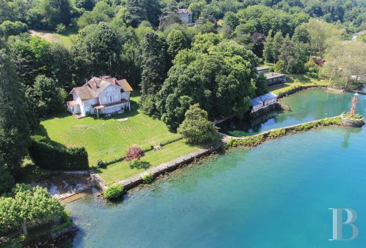 rhones-alpes - Sur les rives françaises du lac Léman, à 5 km d'Évian-les-Bains,  la villa d'Anna de Noailles et son port privé 
