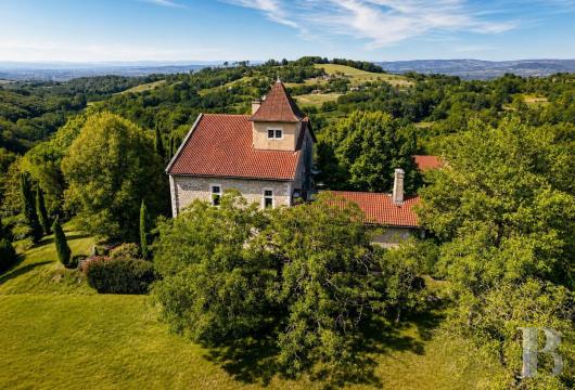 rhones-alpes - Dans un village médiéval du Parc naturel régional du Vercors,  un manoir du 16e s. avec piscine et vues souveraines sur les reliefs