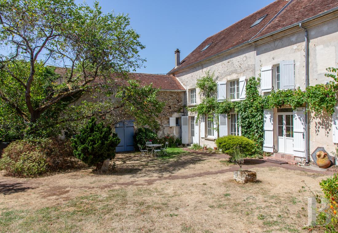 residences & character houses for sale - ile-de-france - En Seine-et-Marne dans un hameau pittoresque, une propriété d'artiste renovée avec goût et raffinement dans le respect de son authenticité