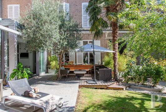 picardy - Au centre-ville d’Amiens, dans une rue calme,  une maison bourgeoise du 19e s. avec jardin et piscine