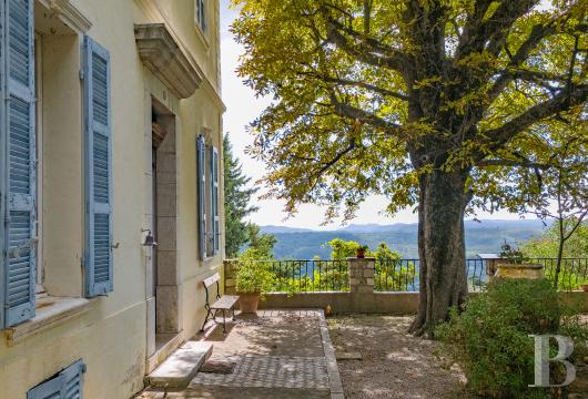 paca - Dans un village du pays de Fayence, à Montauroux, une demeure de mémoire ouverte sur les paysages de Provence
