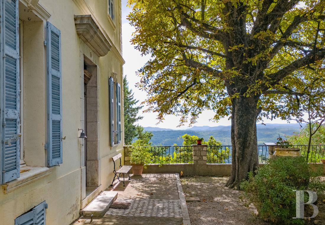residences & character houses for sale - provence-cote-dazur - Dans un village du pays de Fayence, à Montauroux, une demeure de mémoire ouverte sur les paysages de Provence