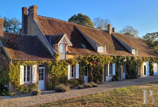 bourgogne - Aux confins du Gâtinais, à 20 min de Sens, sans aucun voisinage, un ancien relais de chasse et son terrain de 3 ha