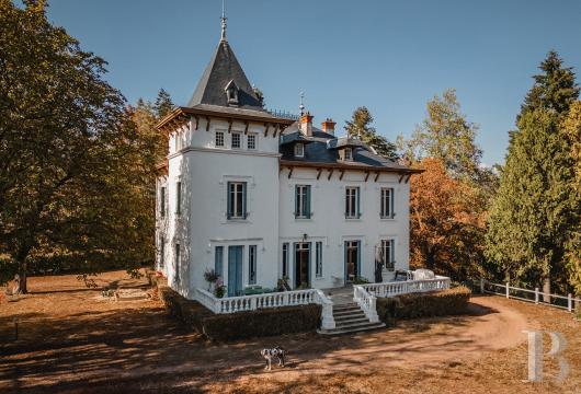 rhones-alps - À 45 min à l'ouest de Lyon,  une maison de maître de 360 m², édifiée en 1912, dans un parc arboré de 2,5 ha