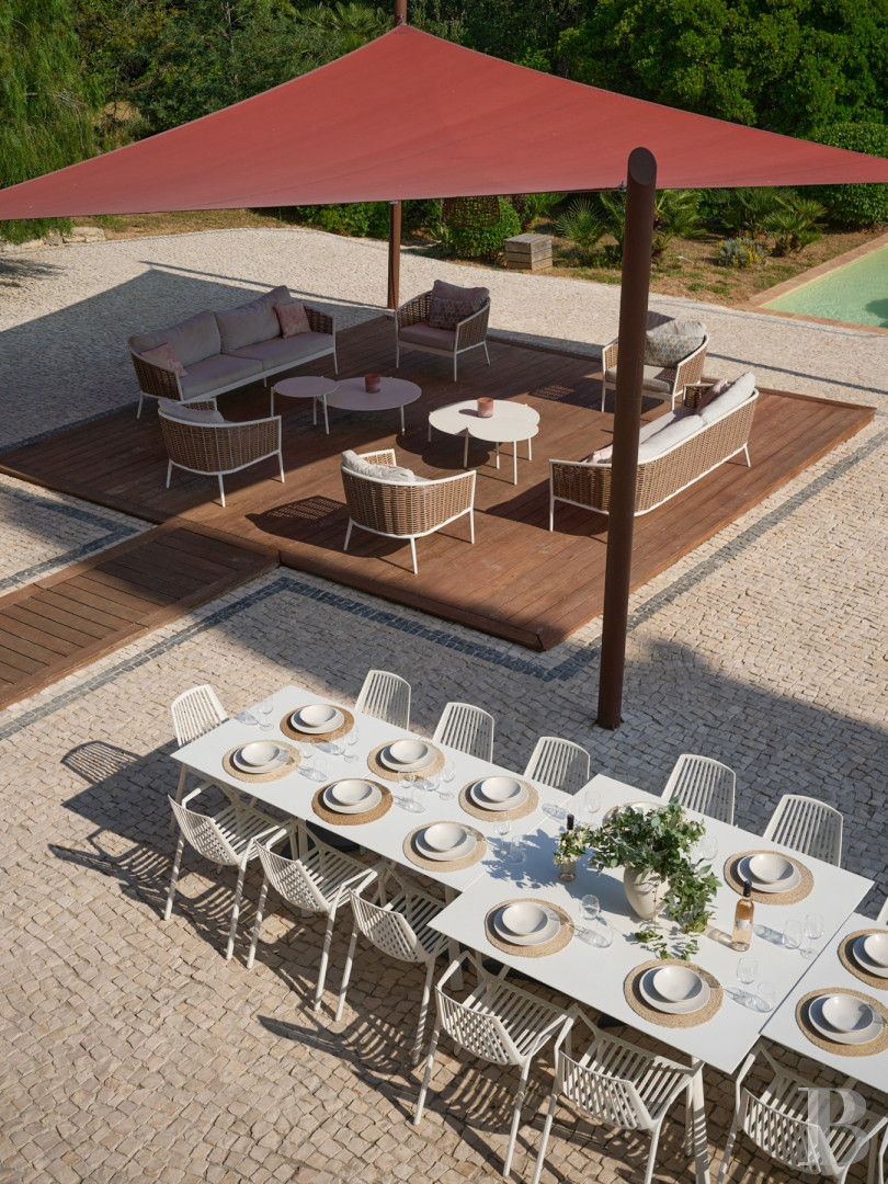 A renovated farmhouse surrounded by extensive grounds leading down to the sea, between Toulon and Hyères on the Var coast - photo  n°31