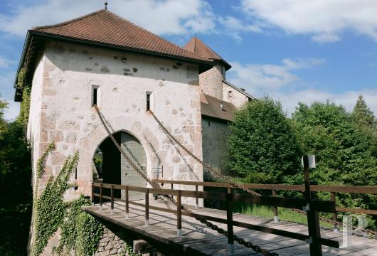 En Haute-Savoie, non loin d’Annecy, un château millénaire transformé en hôtel de haut niveau - photo  n°3