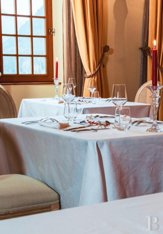 En Haute-Savoie, non loin d’Annecy, un château millénaire transformé en hôtel de haut niveau - photo  n°20