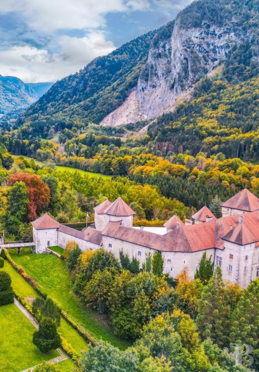 En Haute-Savoie, non loin d’Annecy, un château millénaire transformé en hôtel de haut niveau - photo  n°23
