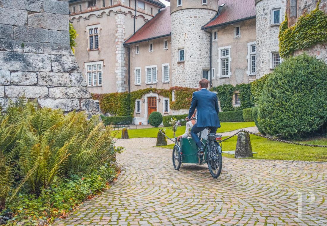 En Haute-Savoie, non loin d’Annecy, un château millénaire transformé en hôtel de haut niveau - photo  n°7