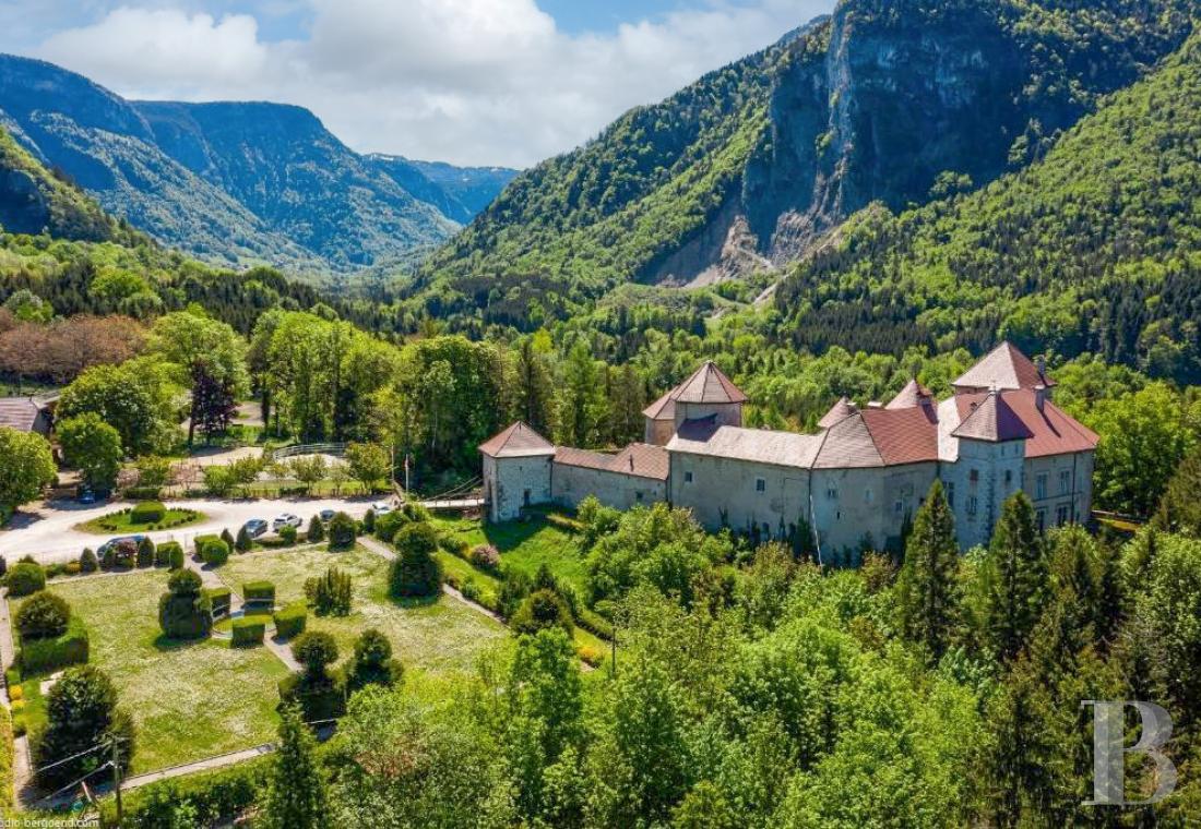 En Haute-Savoie, non loin d’Annecy, un château millénaire transformé en hôtel de haut niveau - photo  n°26