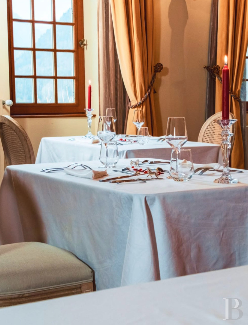 En Haute-Savoie, non loin d’Annecy, un château millénaire transformé en hôtel de haut niveau - photo  n°20