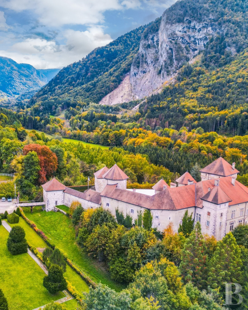 En Haute-Savoie, non loin d’Annecy, un château millénaire transformé en hôtel de haut niveau - photo  n°23