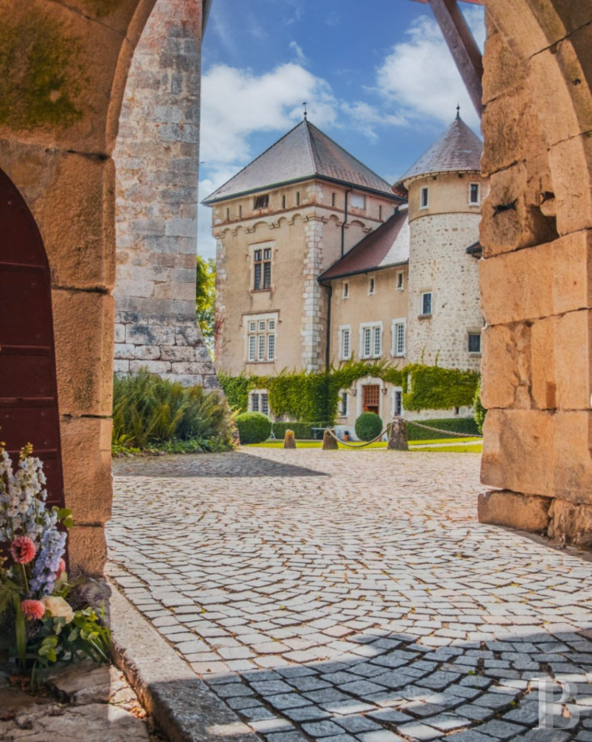 En Haute-Savoie, non loin d’Annecy, un château millénaire transformé en hôtel de haut niveau - photo  n°4