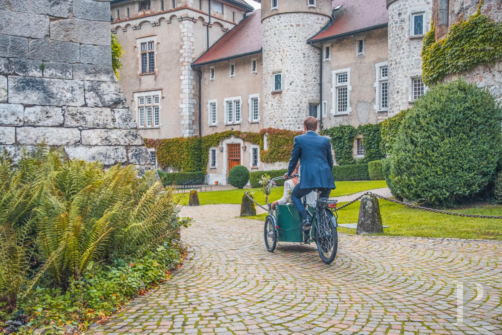 En Haute-Savoie, non loin d’Annecy, un château millénaire transformé en hôtel de haut niveau - photo  n°7