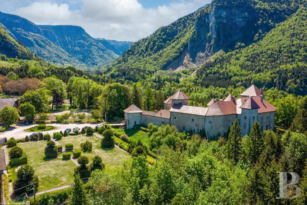 En Haute-Savoie, non loin d’Annecy, un château millénaire transformé en hôtel de haut niveau - photo  n°26