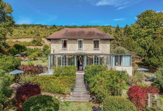 haute-normandie - À 1 h de Paris, dans le célèbre village impressionniste de Giverny,  une demeure du 20e s., sa verrière et son bassin, dans un parc de 6 281 m²