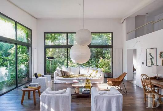 paris - À Meudon, dans une voie privée proche de la gare, une maison d'architecte  et sa dépendance, dans un jardin extraordinaire