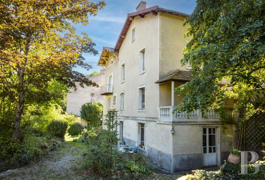 auvergne - À 19 km de Clermont-Ferrand, une maison de maître du 19e s. agrandie dans les années 20 et son parc