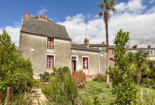 pays-de-loire - Dans le vieux Pornic, adossée à la roche, une ancienne maison de capitaine à restaurer, avec jardin clos de plus de 600 m²