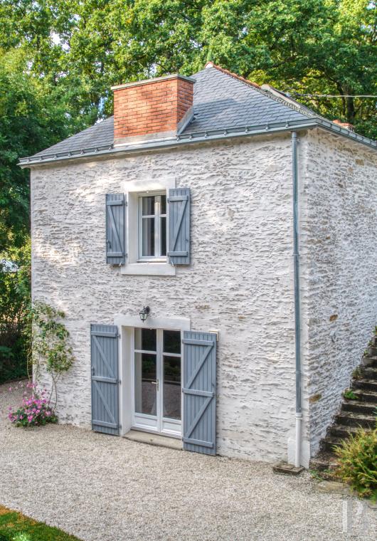 residences & character houses for sale - pays-de-loire - À 20 min de Nantes, sur les rives de l’Erdre avec un port privé, une ancienne maison de pêcheur et son extension contemporaine