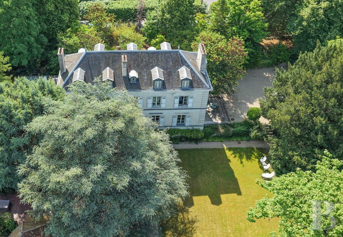 residences & character houses for sale - ile-de-france - A 19th-century manor house with a more than 3,500-m² walled garden, 1 hour from Paris, in a town in the Essonne Valley
