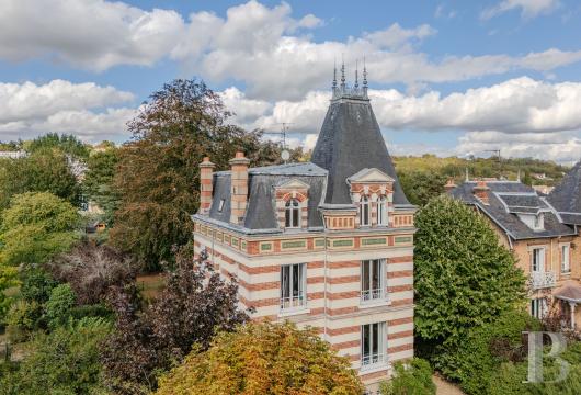 center-val-de-loire - À Dreux, dans un quartier résidentiel prisé,
 une demeure de 1900 rénovée et son jardin 