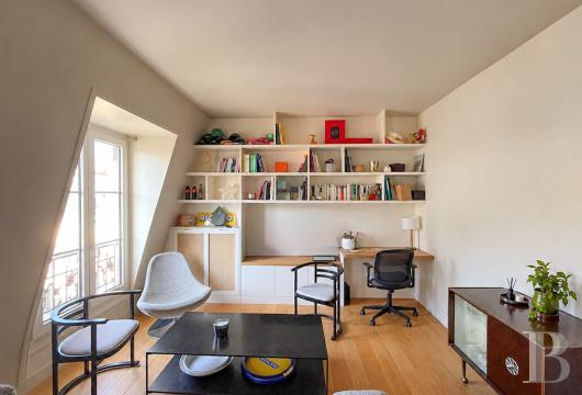 paris - In the 18th arrondissement, on rue Marcadet, on the top floor, above the rooftops, a 50 m² apartment in perfect condition