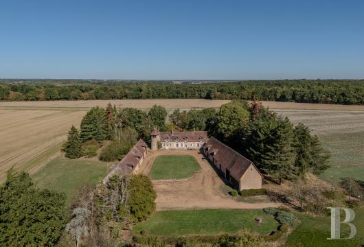 centre-val-de-loire - Dans le Perche, à 1 h 30 de Paris, une ancienne ferme du 16e s. et son domaine de 78 ha de terres, de bois et d’étang