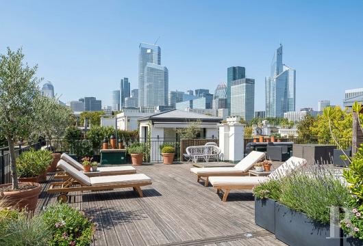 paris - À Neuilly-sur-Seine, dans le quartier Saint-James, 
 un hôtel particulier Art déco de 430 m² avec jardin et terrasse