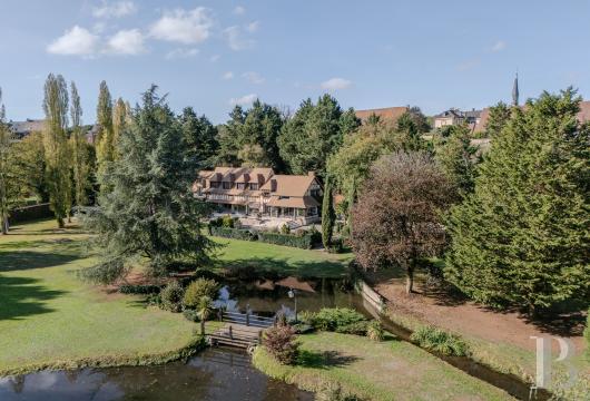 upper-normandy - En pays d'Ouche, à 1 h 30 de Paris, une maison familiale d'inspiration normande, dans un parc d’1,5 ha avec étang et rivière