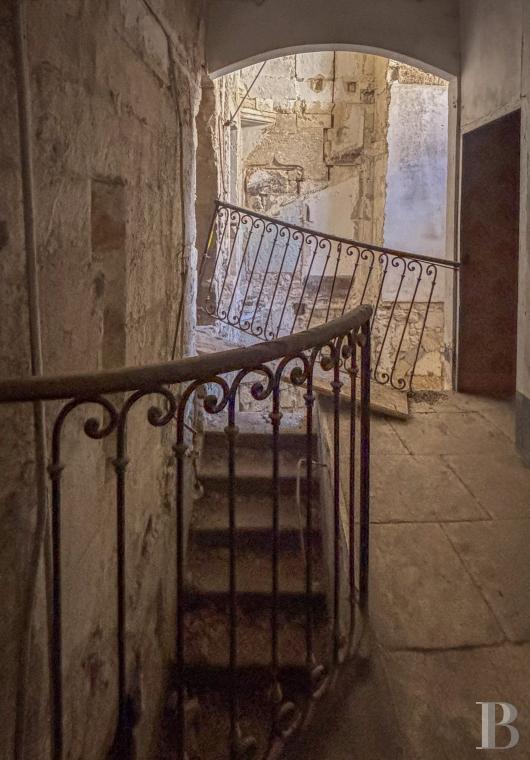 Mansion houses for sale - languedoc-roussillon - À 20 min d'Avignon et de Nîmes TGV, un ensemble immobilier d'époque Renaissance  inscrit MH, à restaurer et/ou à restructurer en quasi-totalité  