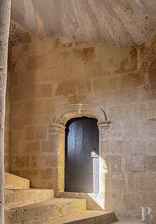 Mansion houses for sale - languedoc-roussillon - À 20 min d'Avignon et de Nîmes TGV, un ensemble immobilier d'époque Renaissance  inscrit MH, à restaurer et/ou à restructurer en quasi-totalité  