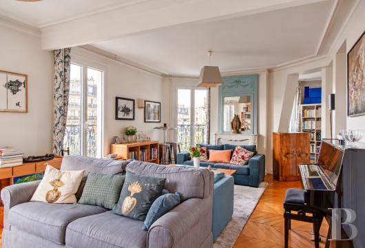paris - Rive gauche, au dernier étage d’un immeuble du 19e s., un appartement familial de 150 m² en duplex