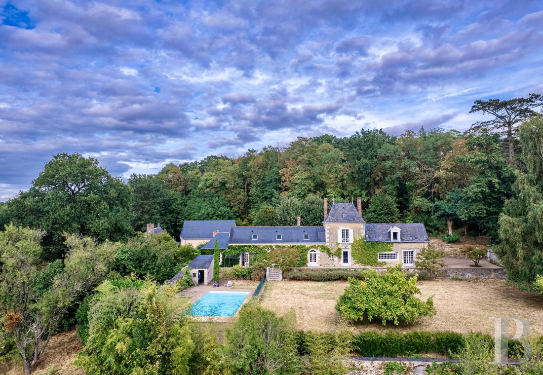 residences & character houses for sale - pays-de-loire - En Anjou, dans le Baugeois, un logis ancien et son domaine de 78 ha de bois, de cultures et d’étangs