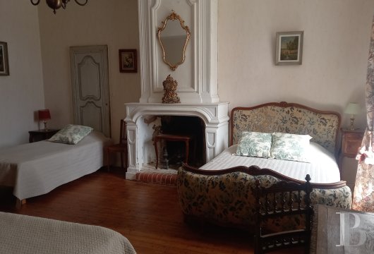 An 18th century chateau and its outbuildings spread across the heights of Val de Saire  in the Cotentin - photo  n°9