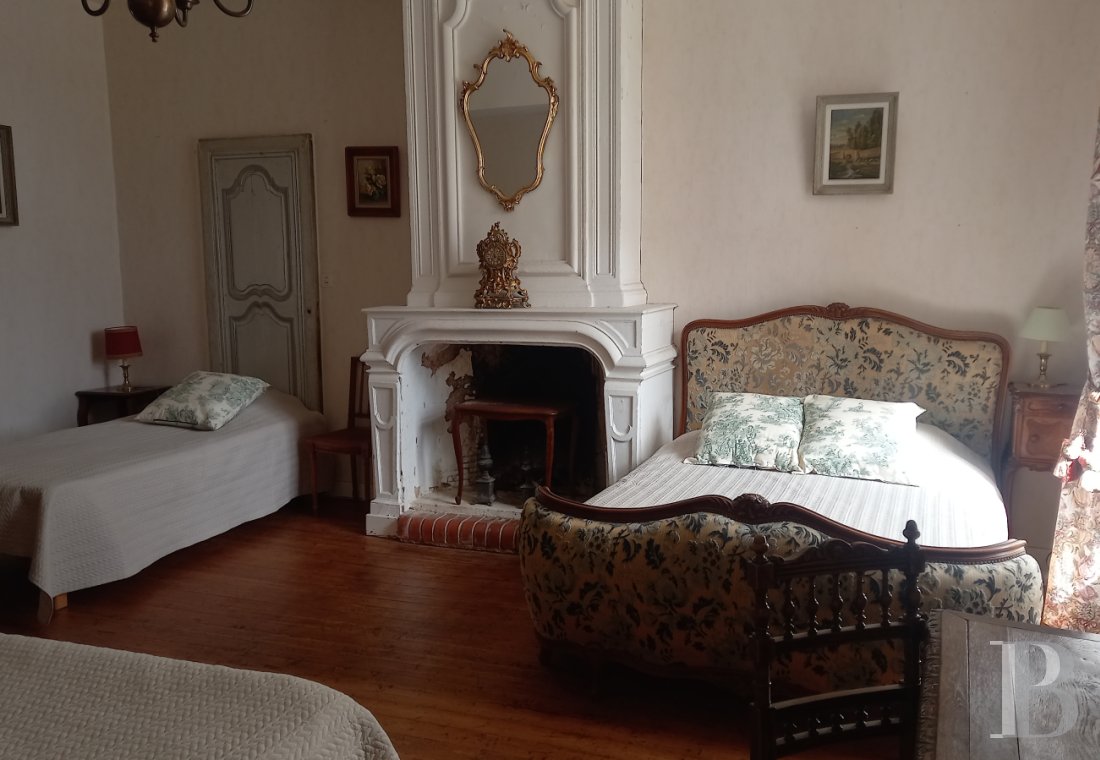 An 18th century chateau and its outbuildings spread across the heights of Val de Saire  in the Cotentin - photo  n°8