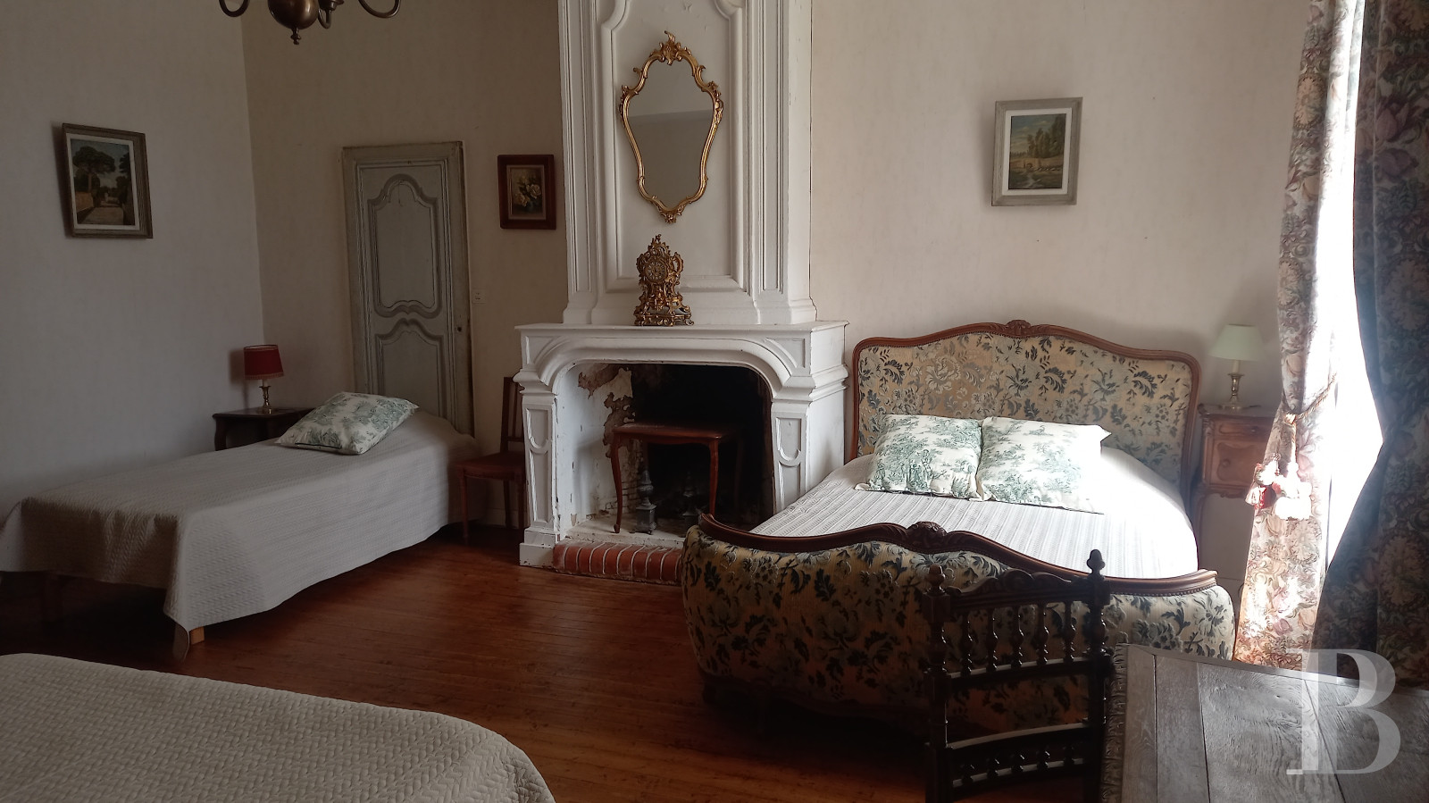 An 18th century chateau and its outbuildings spread across the heights of Val de Saire  in the Cotentin - photo  n°9