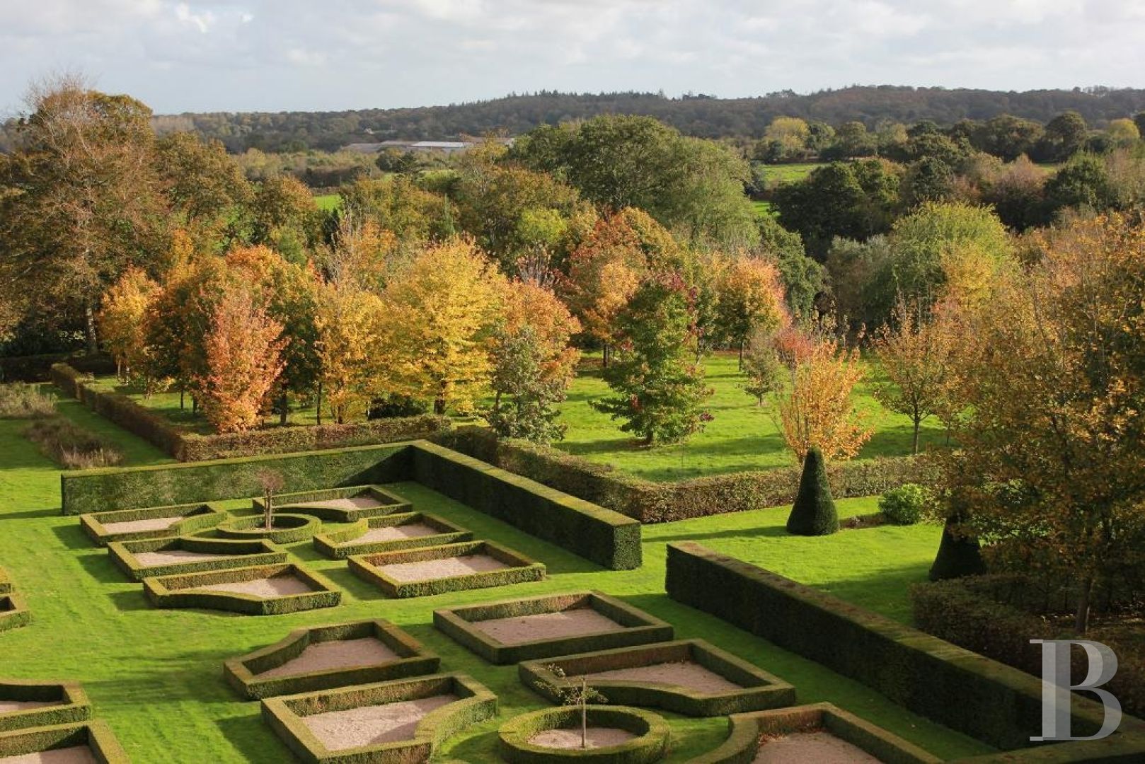 Dans le Cotentin, un château du 18e s.et ses dépendances rayonnant sur les hauteurs du Val de Saire - photo  n°10