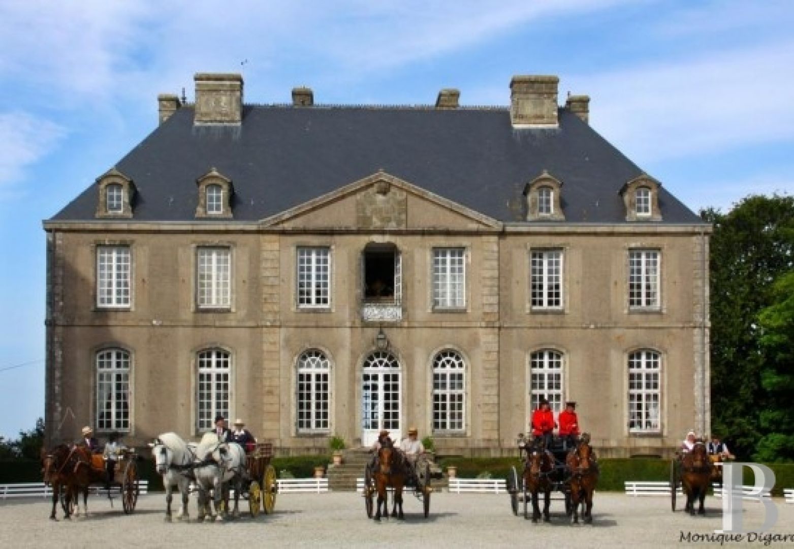 Dans le Cotentin, un château du 18e s.et ses dépendances rayonnant sur les hauteurs du Val de Saire - photo  n°8