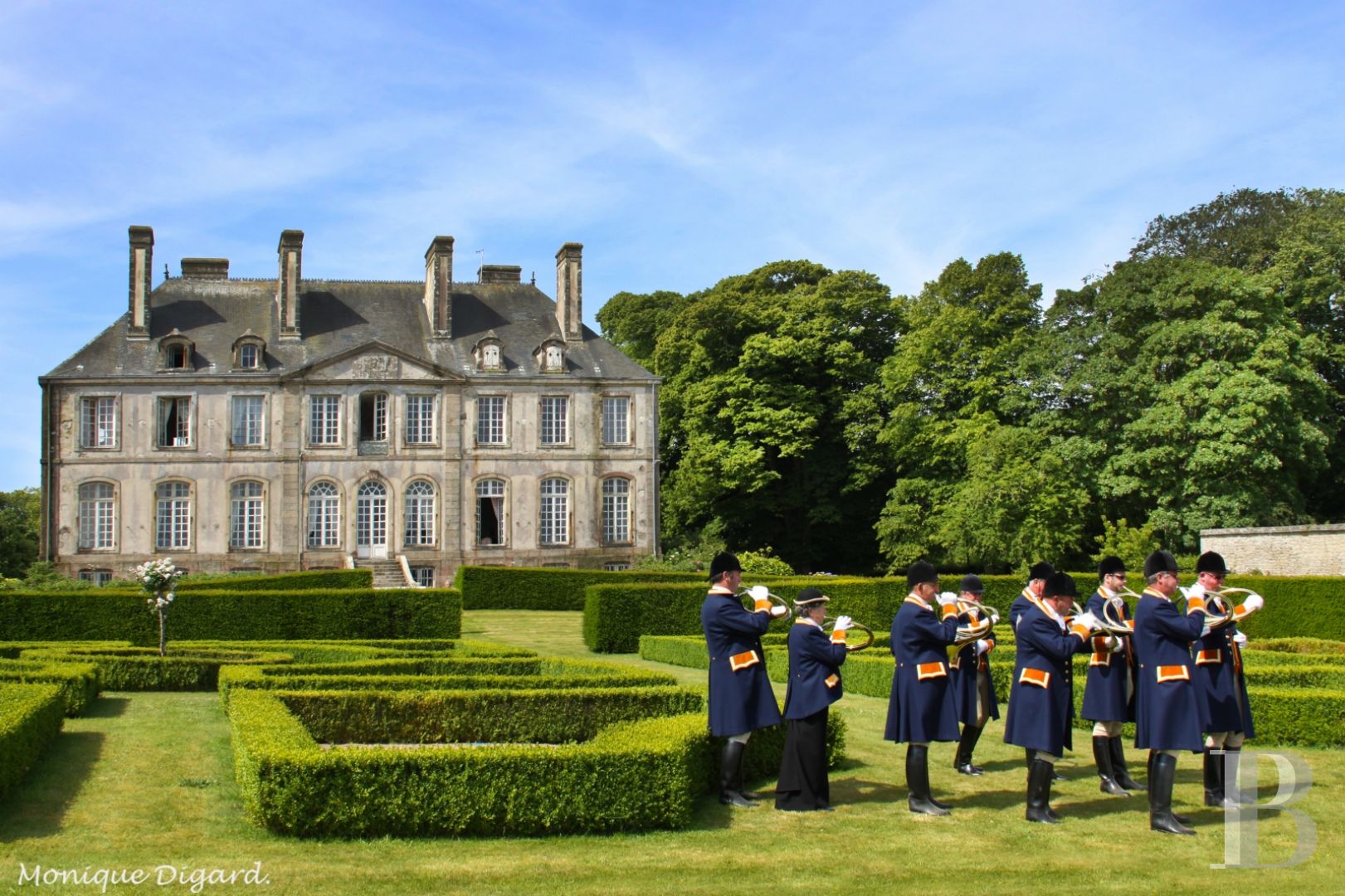 Dans le Cotentin, un château du 18e s.et ses dépendances rayonnant sur les hauteurs du Val de Saire - photo  n°6