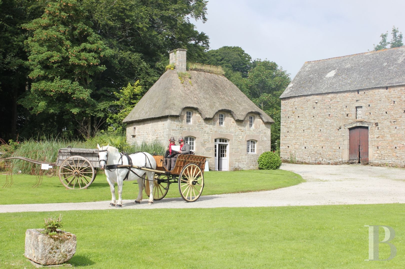 Dans le Cotentin, un château du 18e s.et ses dépendances rayonnant sur les hauteurs du Val de Saire - photo  n°9