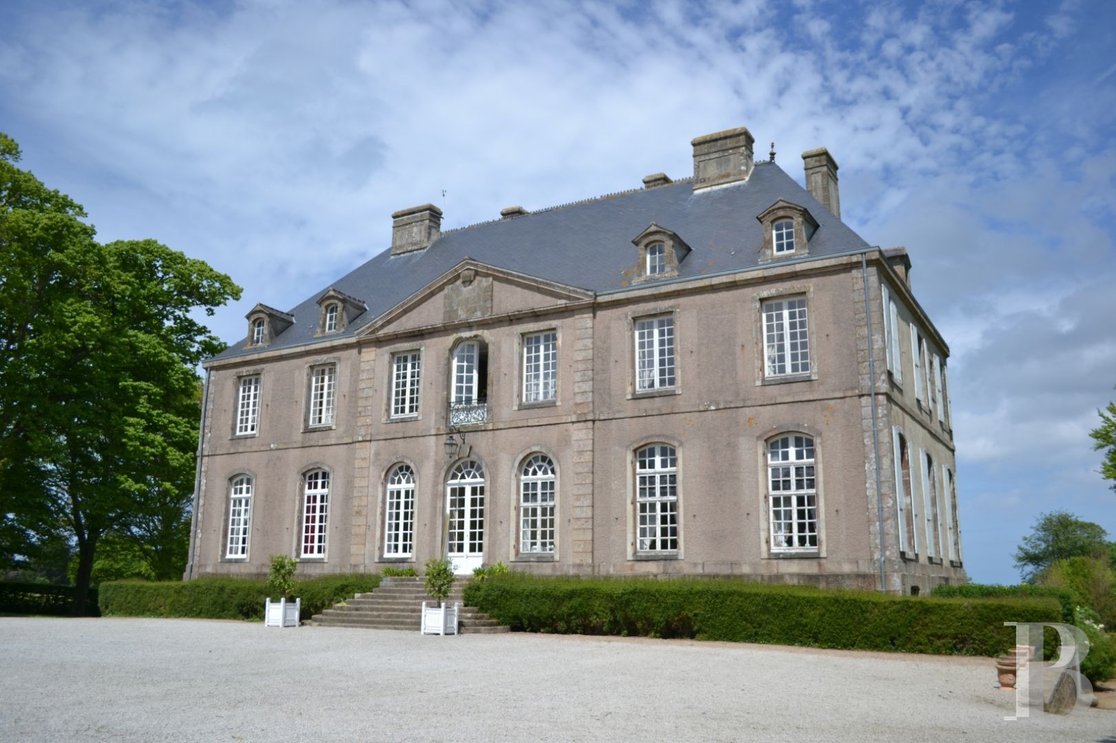 Dans le Cotentin, un château du 18e s.et ses dépendances rayonnant sur les hauteurs du Val de Saire - photo  n°12