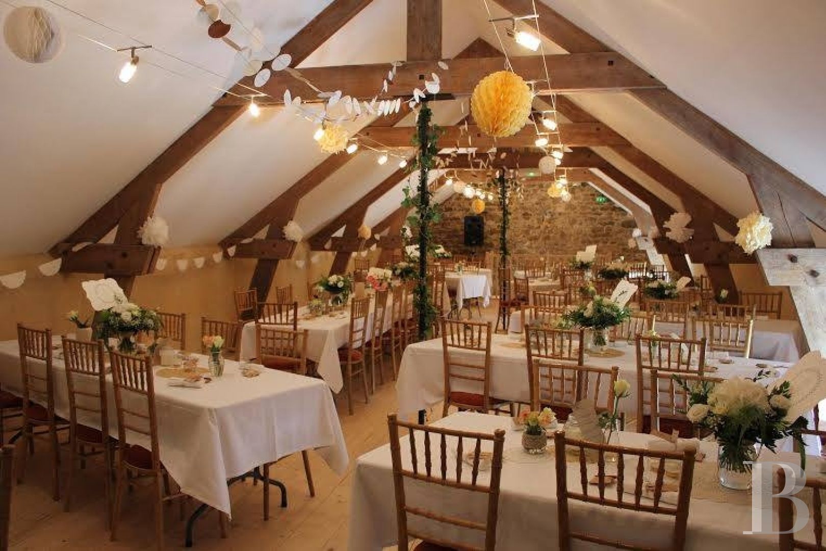 An 18th century chateau and its outbuildings spread across the heights of Val de Saire  in the Cotentin - photo  n°6