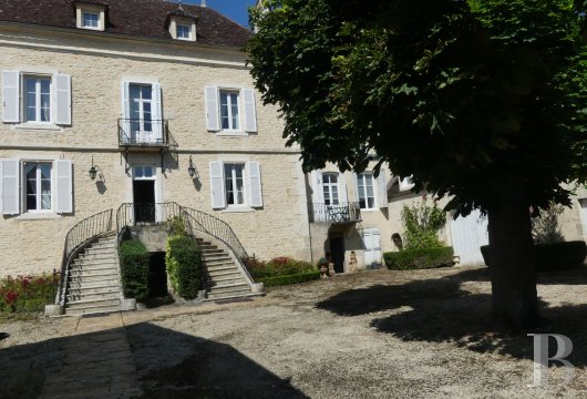 burgundy - A grand 18th-century house with tree-dotted grounds, nestled in a village in Burgundy, two hours from Paris