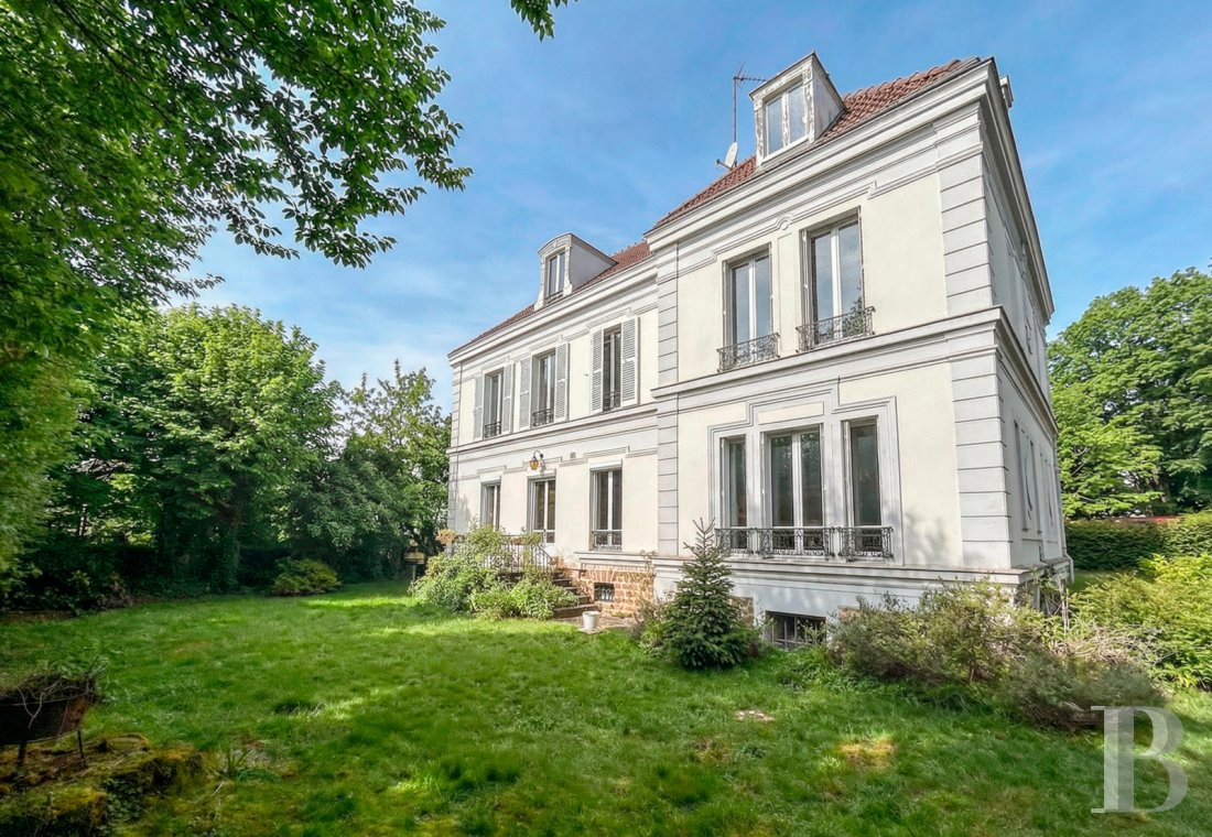 properties in town ile de france   - 1