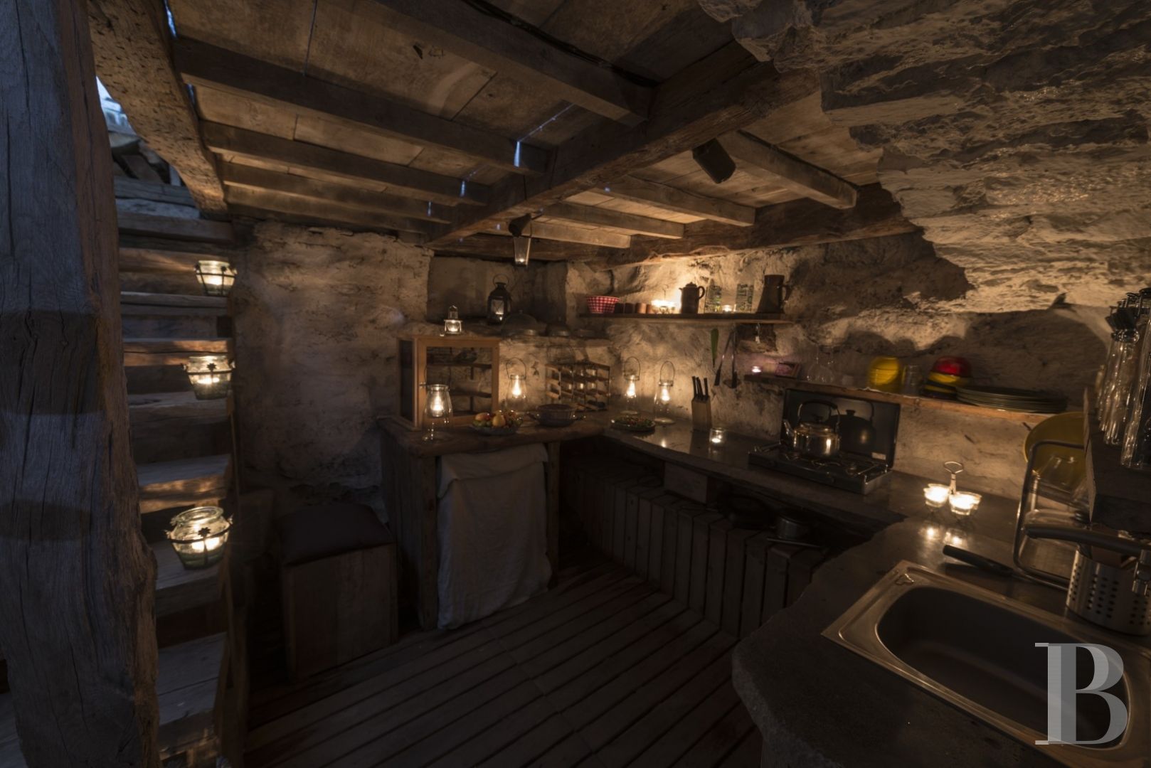 A buron transformed into a cottage surrounded by nature in the Auvergne Volcanoes Nature Reserve - photo  n°10